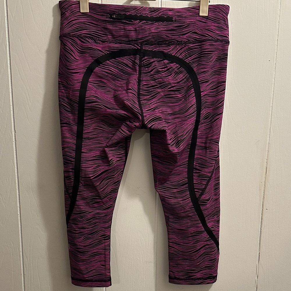 lululemon athletica Pink and Black Wave Leggings - Picture 11 of 15